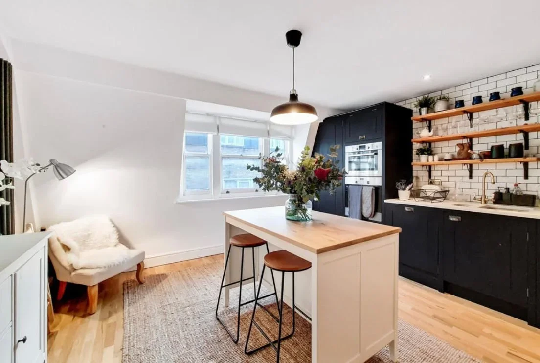 Flat Fox Hill in Greater London