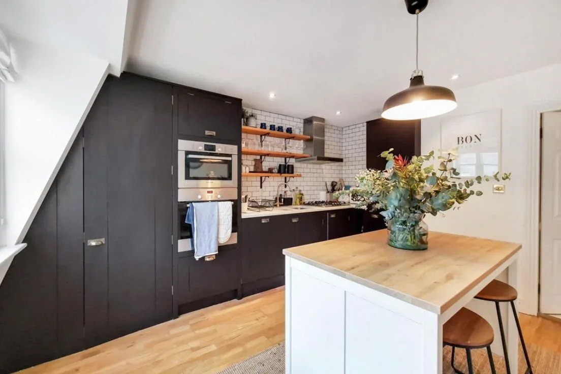 Flat Fox Hill in Greater London