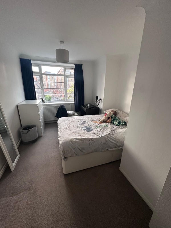 Room Rotherhithe Street in Greater London
