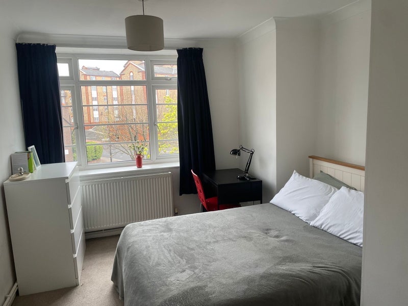 Room Rotherhithe Street in Greater London