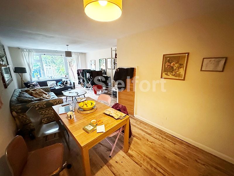House Plevna Crescent in Greater London
