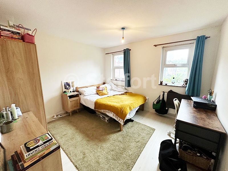 House Plevna Crescent in Greater London