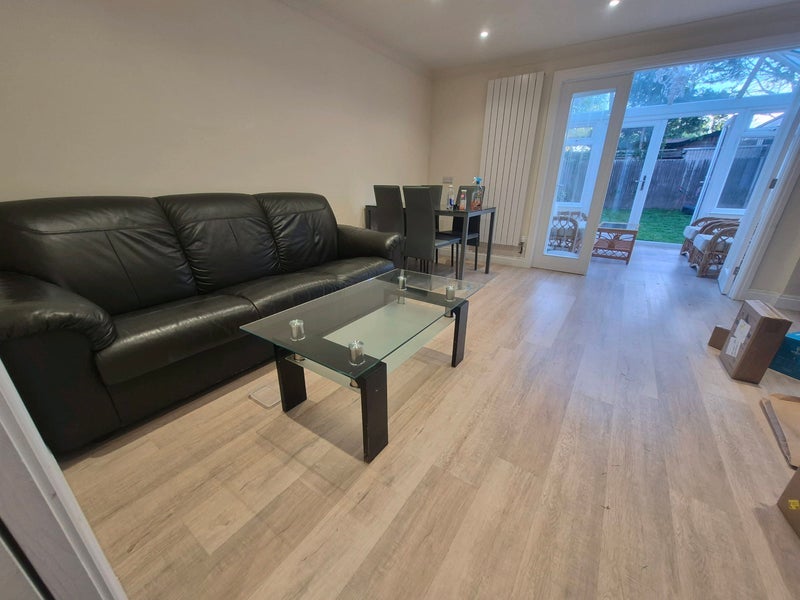 Room Holtye Walk in Crawley