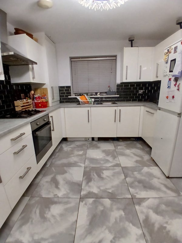 Room Sankey Drive in Dudley