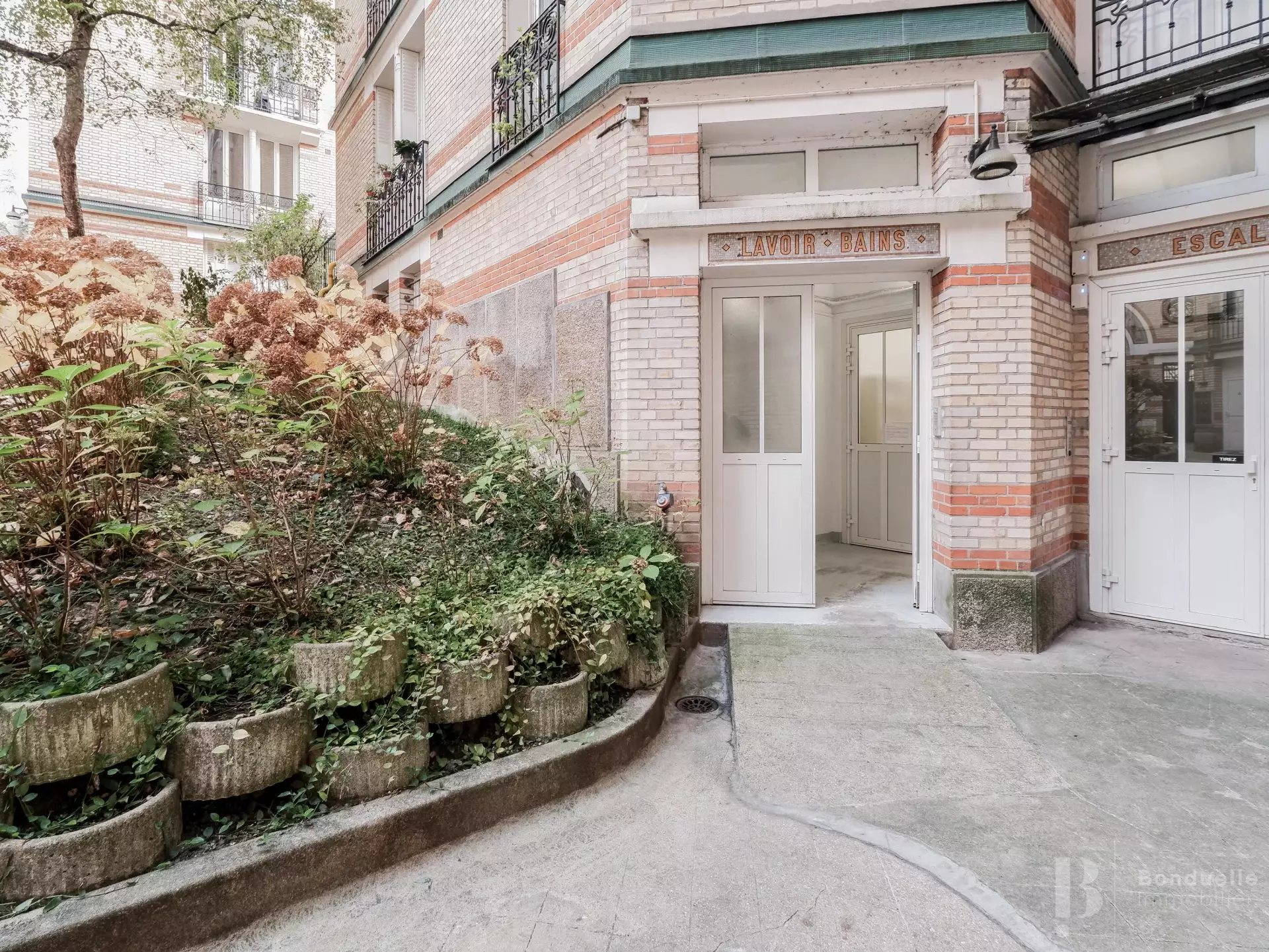 Flat Rue Taine in Paris