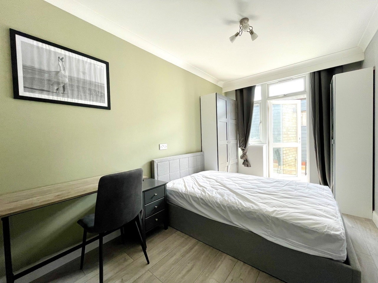 Room Horn Lane in Greater London