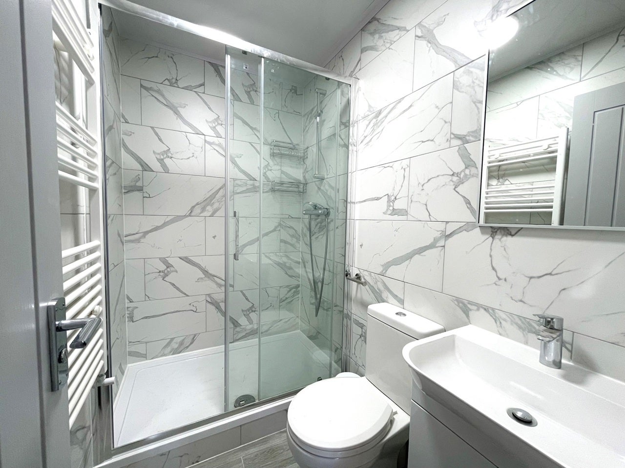 Room Horn Lane in Greater London