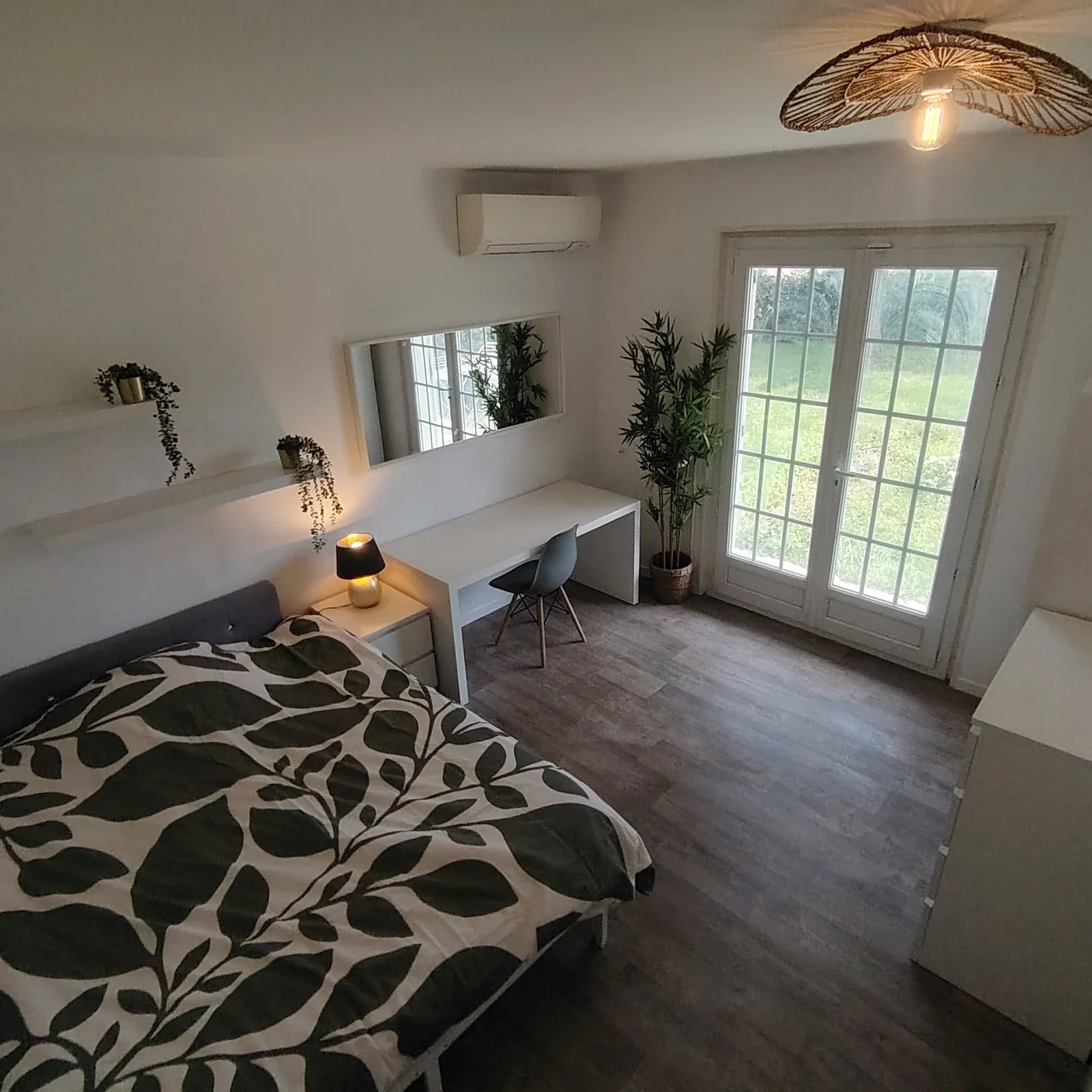 Room Rue Georges Charpak in Saint-Genis-Pouilly