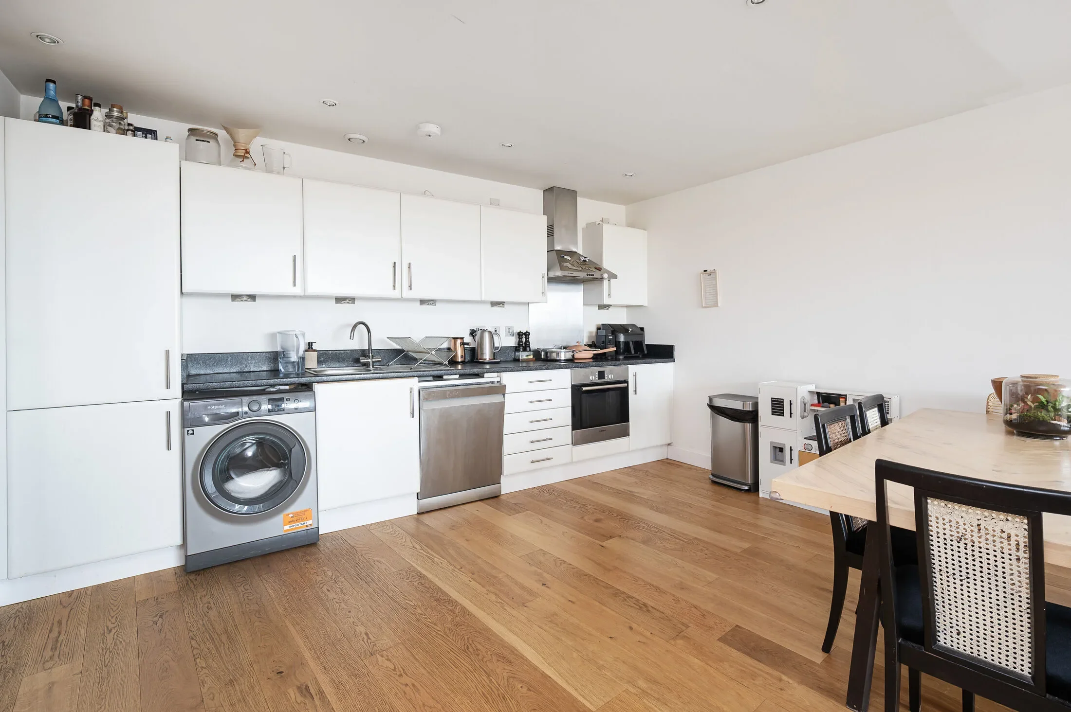 Flat Meath Crescent in Greater London