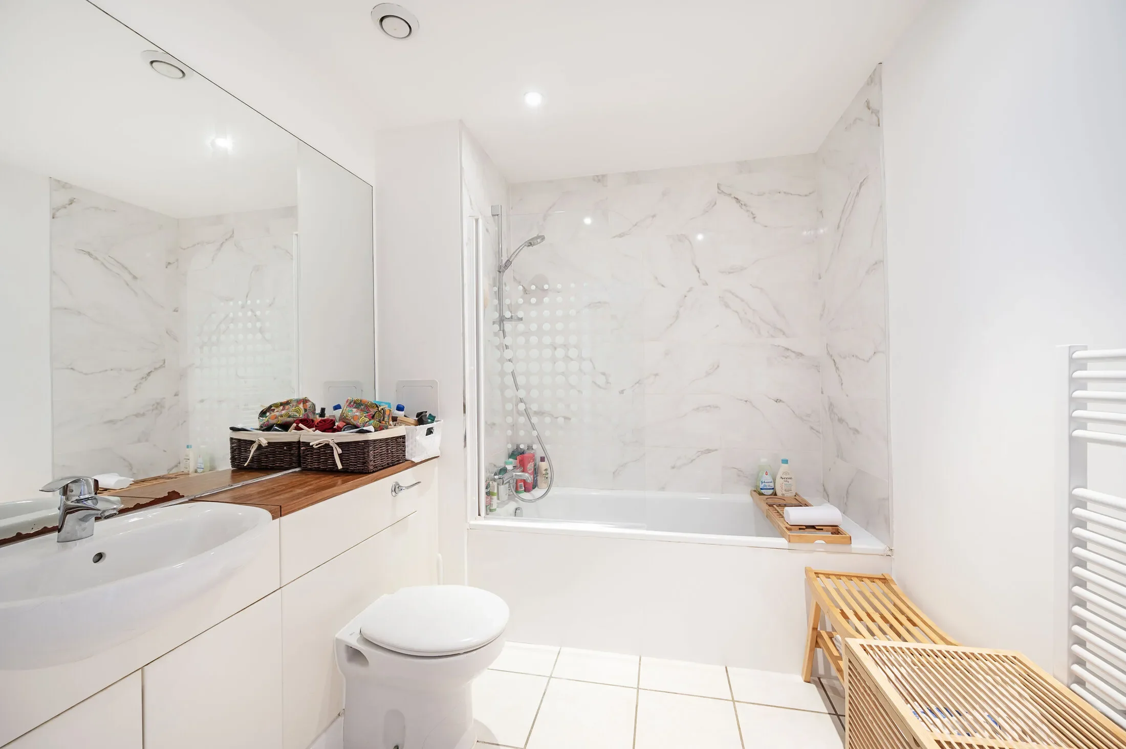 Flat Meath Crescent in Greater London
