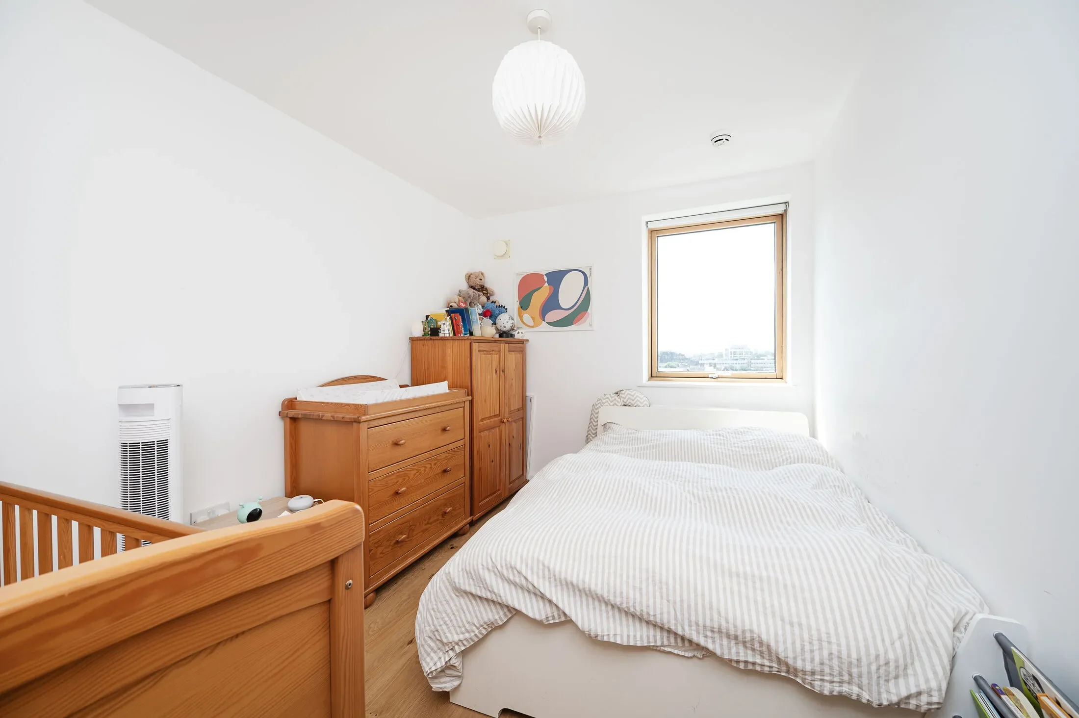 Flat Meath Crescent in Greater London