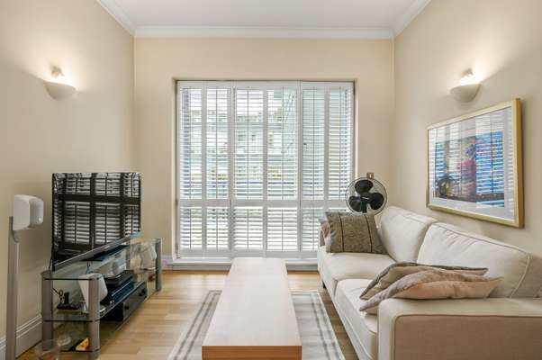 Flat Tallis Street in City of London