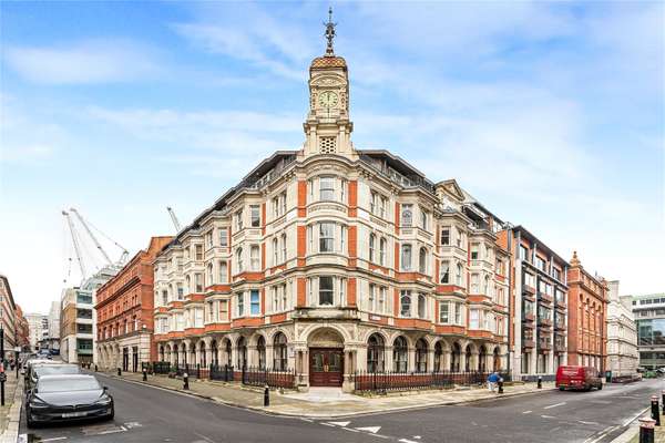 Flat Tallis Street in City of London