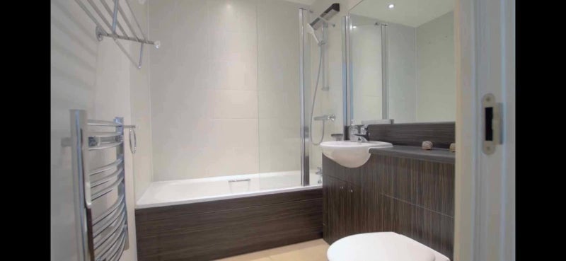 Flat Juniper Drive in Greater London