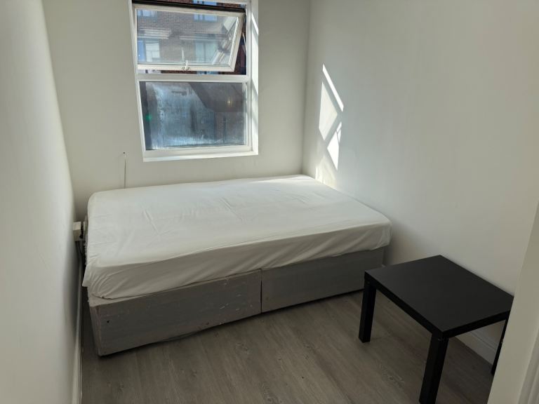Flat Brigstock Road in Greater London