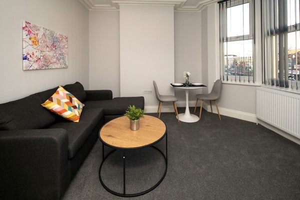 Flat Juniper Court in Bristol