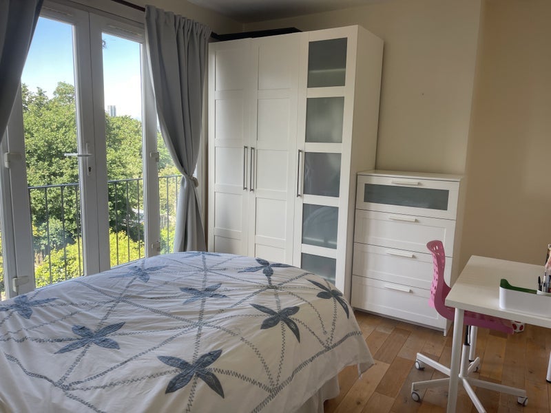 Room Brunswick Road in Greater London