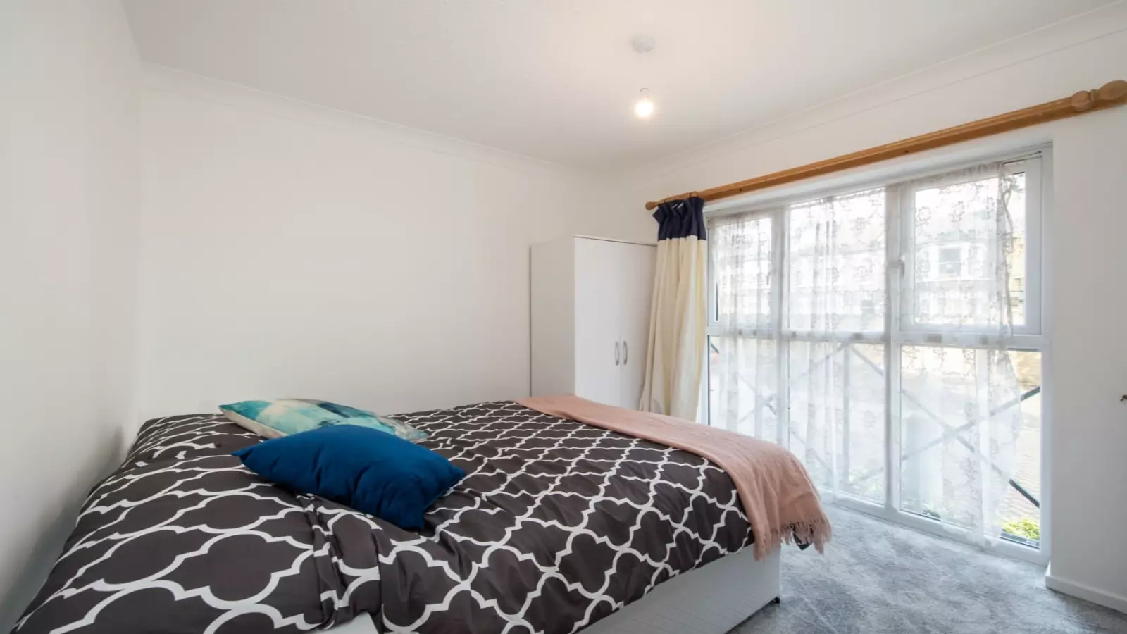Flat Heathfield Court in Greater London