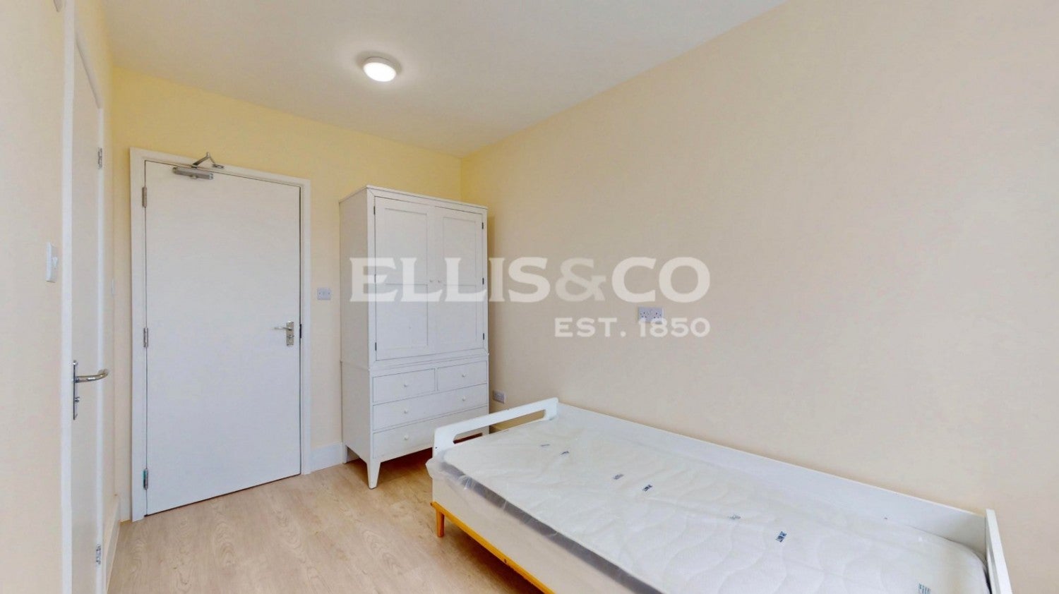 Flat The Broadway in Greater London