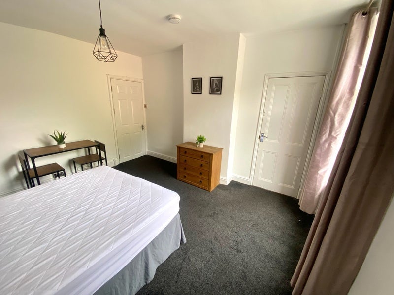 Room Bull Head Street in Oadby and Wigston