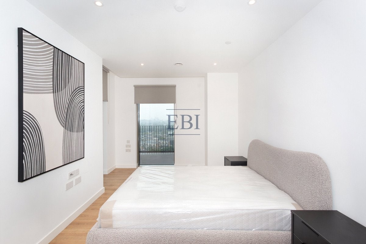 Flat Lord Amory Way in Greater London