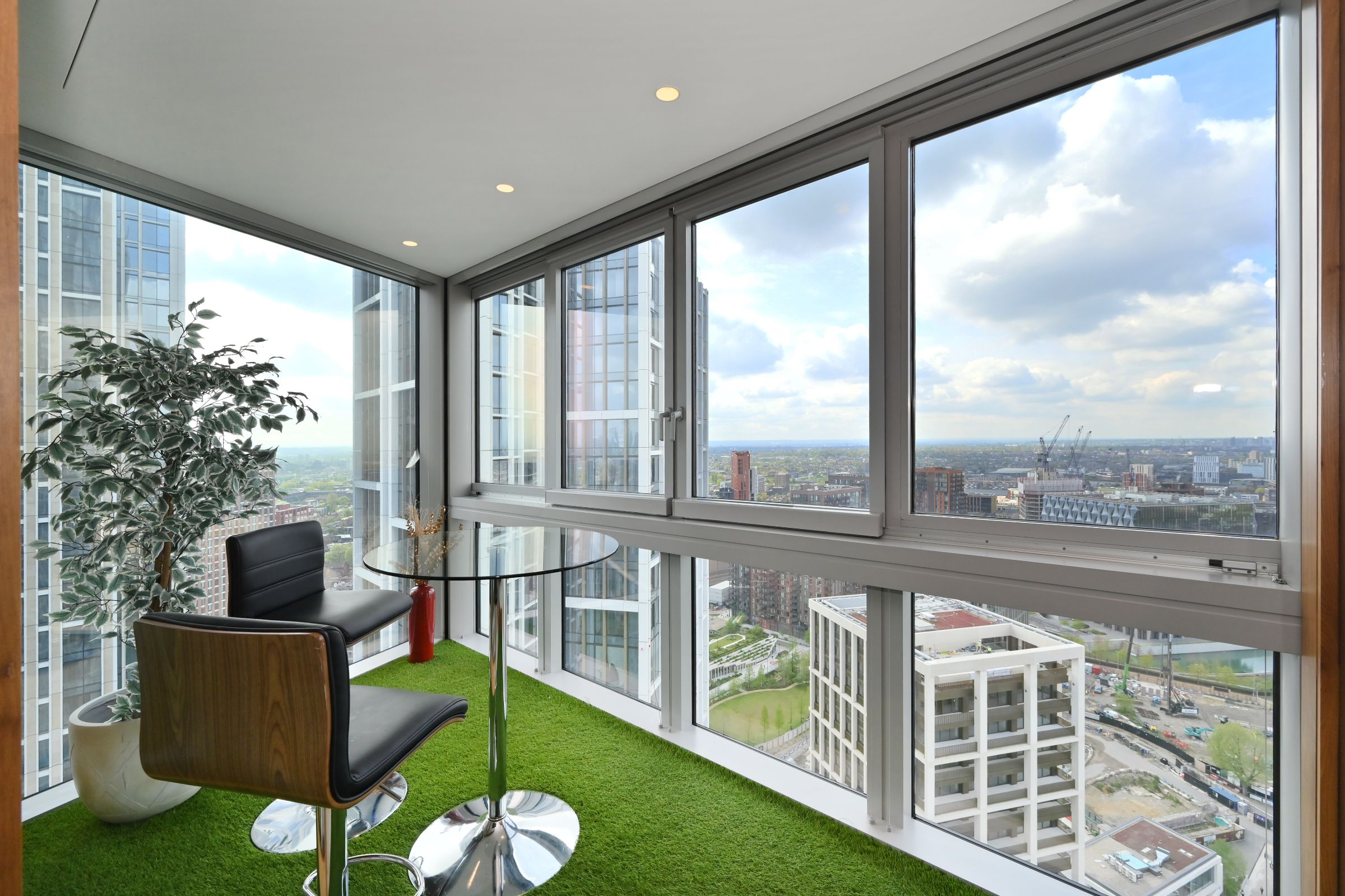 Flat Nine Elms Lane in Greater London