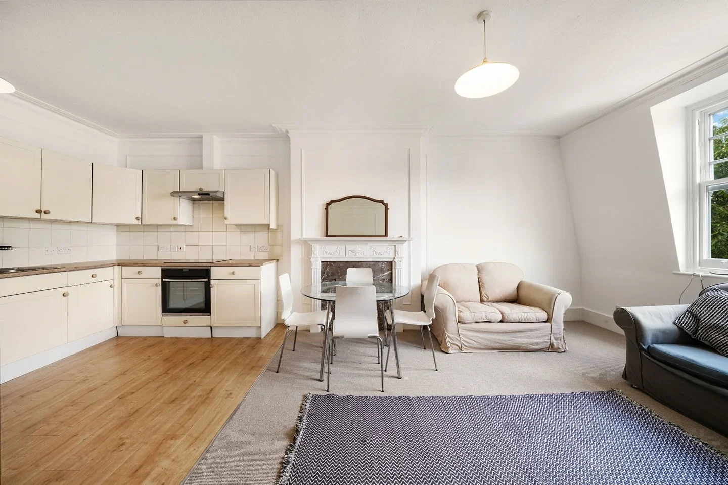 Flat Aberdare Gardens in Greater London