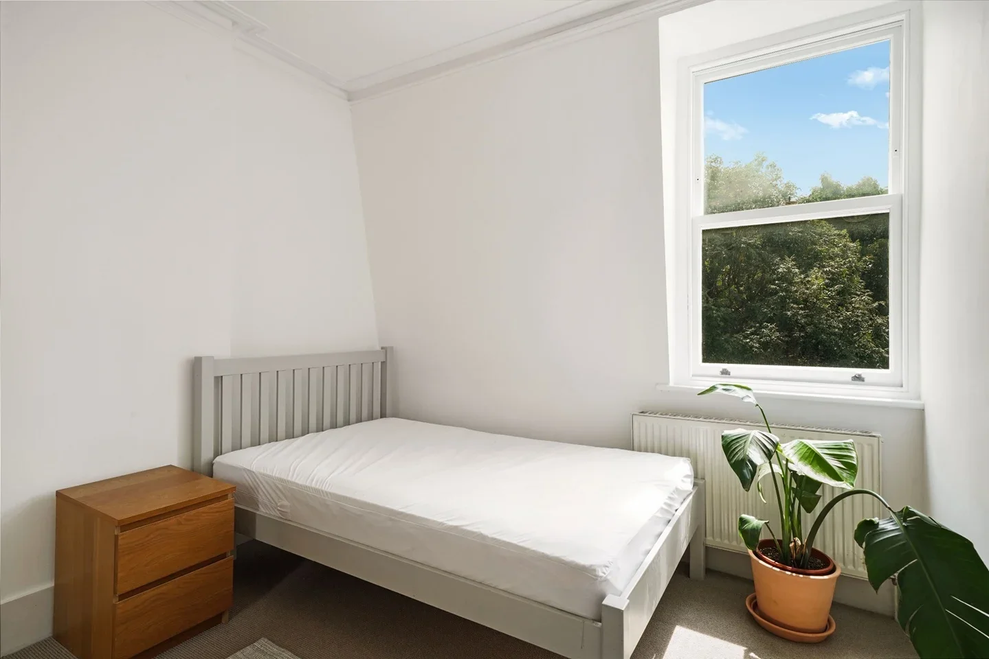 Flat Aberdare Gardens in Greater London