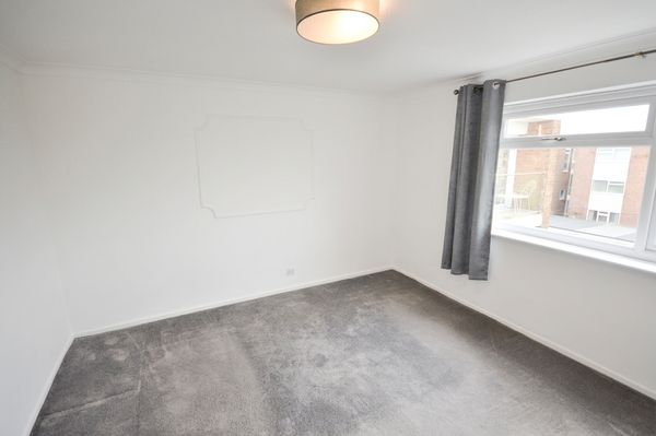 Flat Dairyground Road in Bramhall