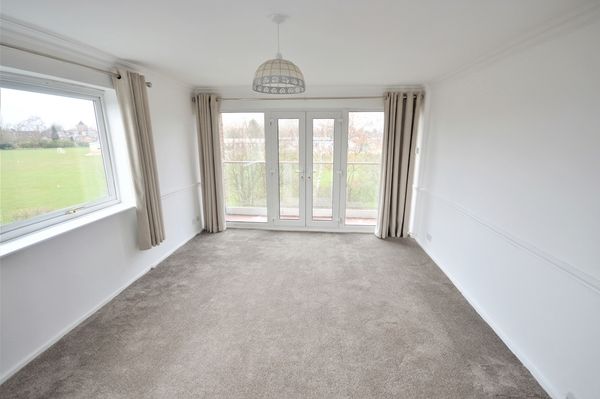 Flat Dairyground Road in Bramhall