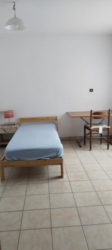 Room Rue des Treilles in Libourne