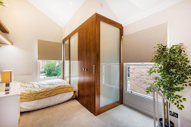 Flat Battersea Park Road in Greater London