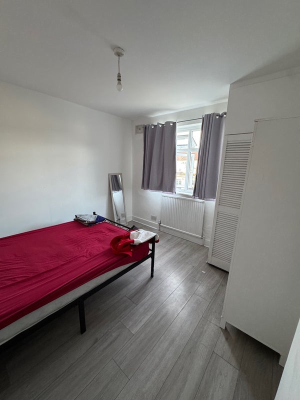 Room Leader Avenue in Greater London