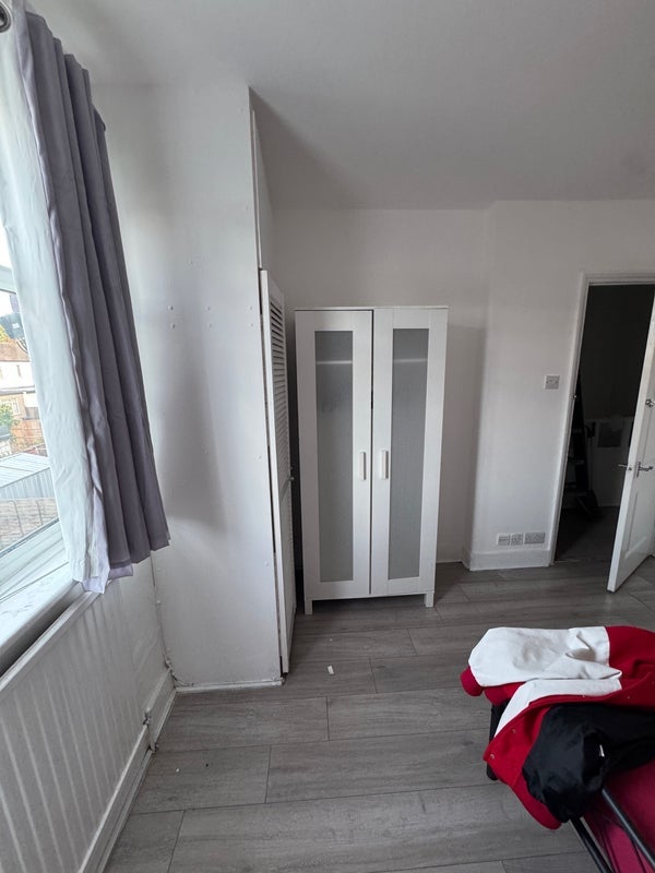 Room Leader Avenue in Greater London