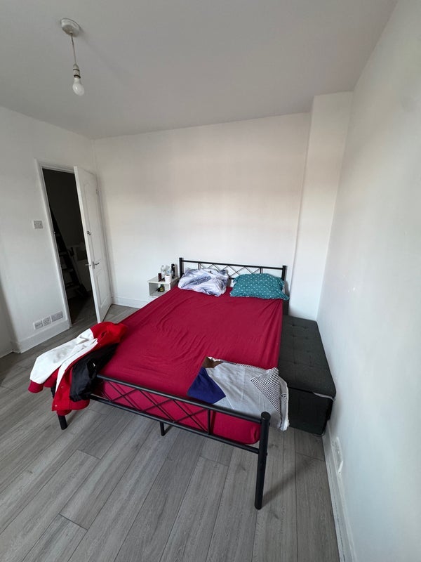 Room Leader Avenue in Greater London