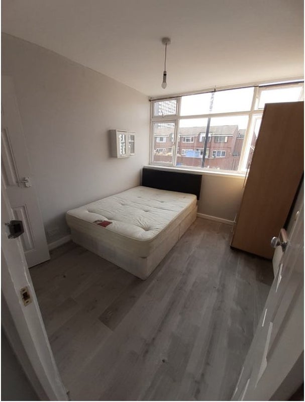 Room Bethnal Green Road in Greater London