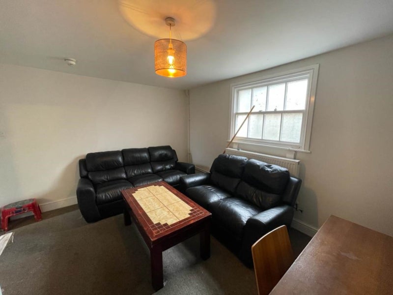 Room Caversham Road in Reading