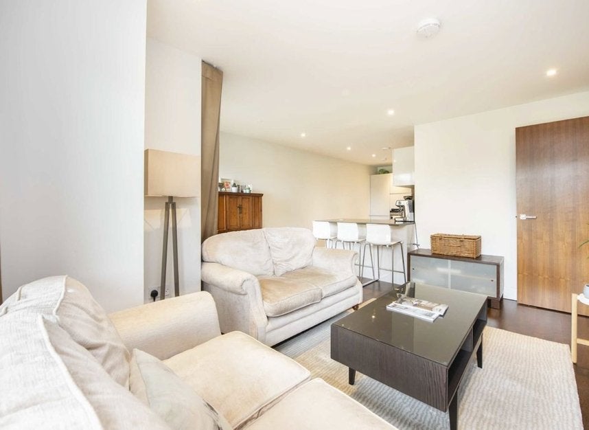 Flat Skerne Road in Greater London