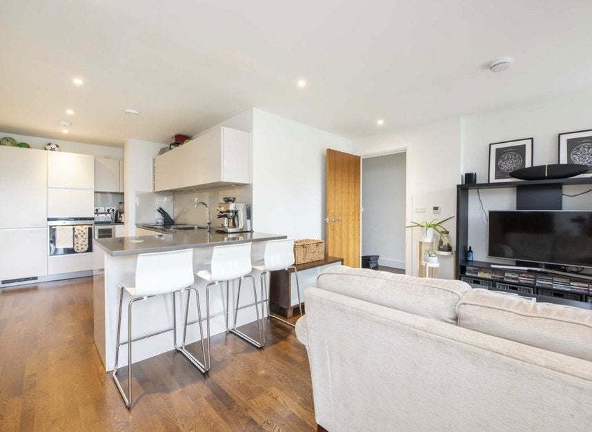 Flat Skerne Road in Greater London