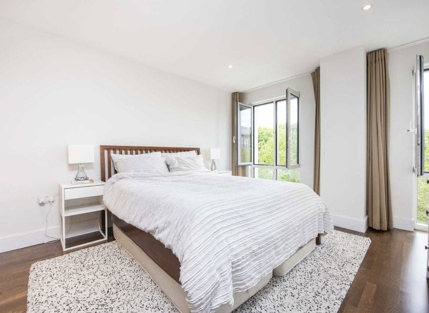Flat Skerne Road in Greater London