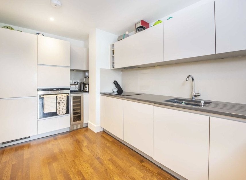 Flat Skerne Road in Greater London