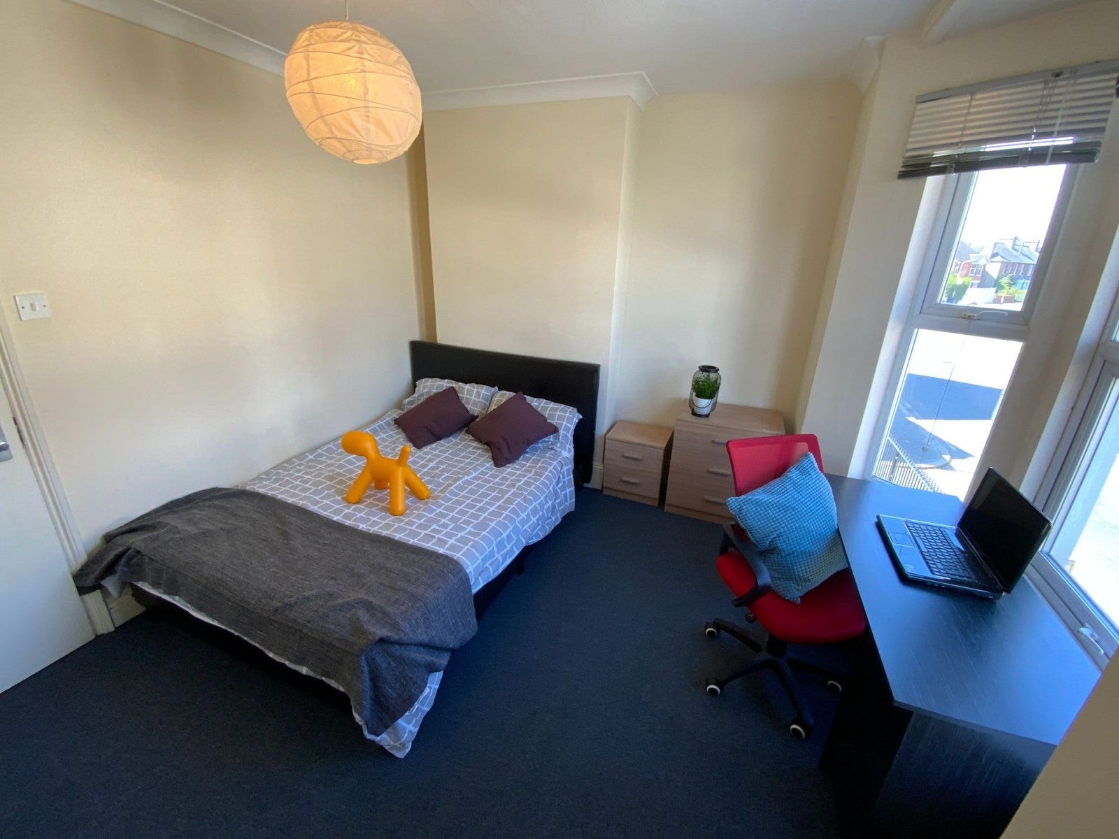 Room Totteridge Road in High Wycombe