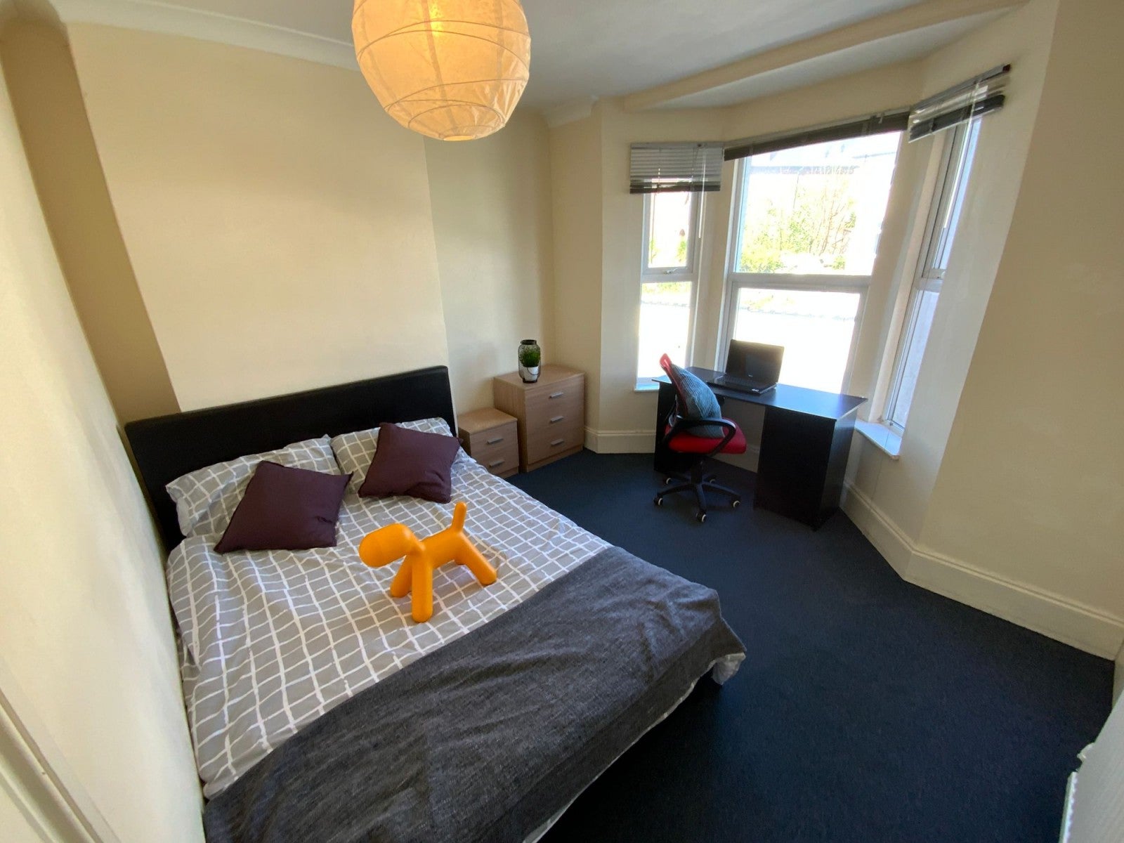 Room Totteridge Road in High Wycombe