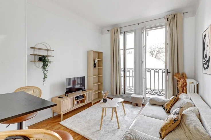 Flat Rue Firmin Gillot in Paris