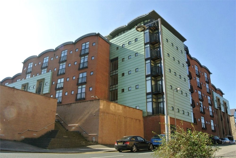 Flat Curzon Place in Gateshead