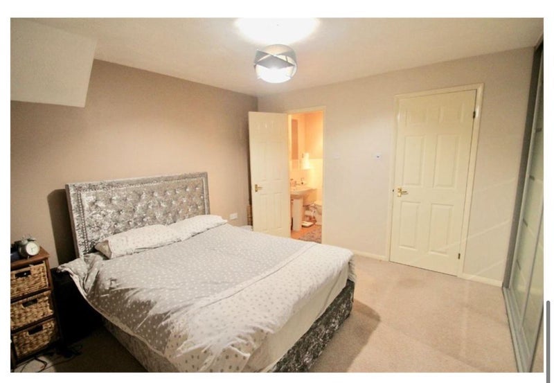 Room Portland Close in Slough