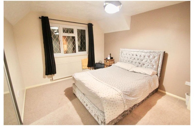 Room Portland Close in Slough