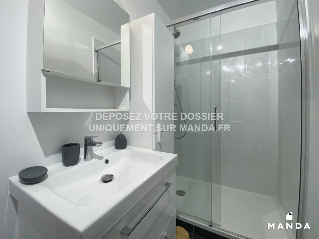 Room Rue Jean de La Fontaine in Argenteuil