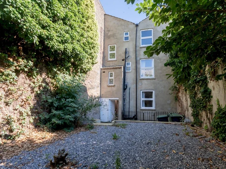 Flat Alexandra Street in Southend-on-Sea