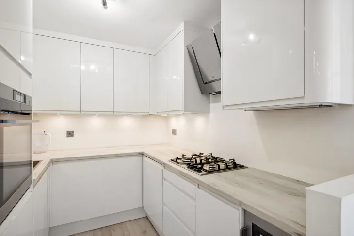 Flat Asher Way in Greater London
